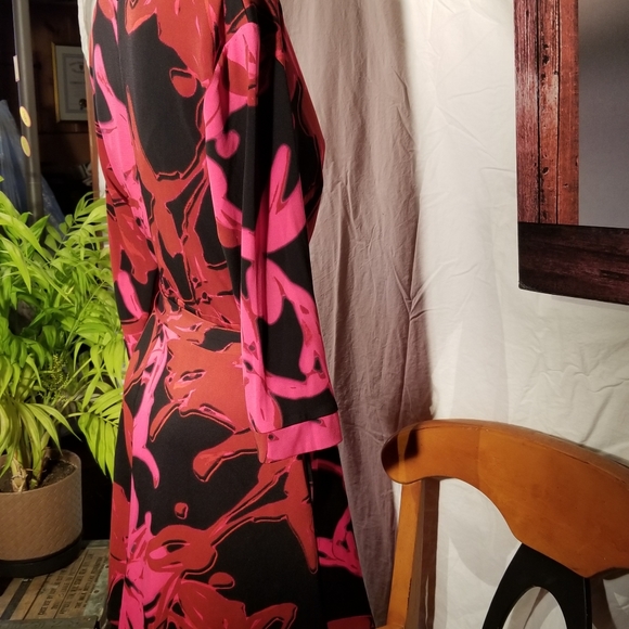 Like New! Taylor Wrap Top Fit & Flare Dress - Picture 5 of 10